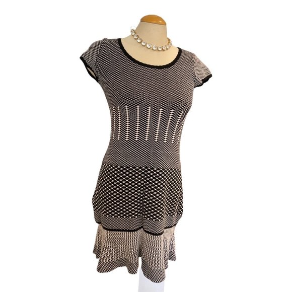 GABBY SKYE Knit Dress Sz M Fun Design Flirty Hem Stretchy - Picture 4 of 14